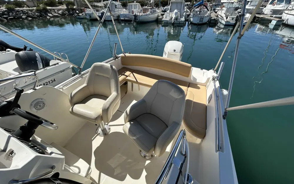 slider 1 Jeanneau Cap Camarat 715 WA