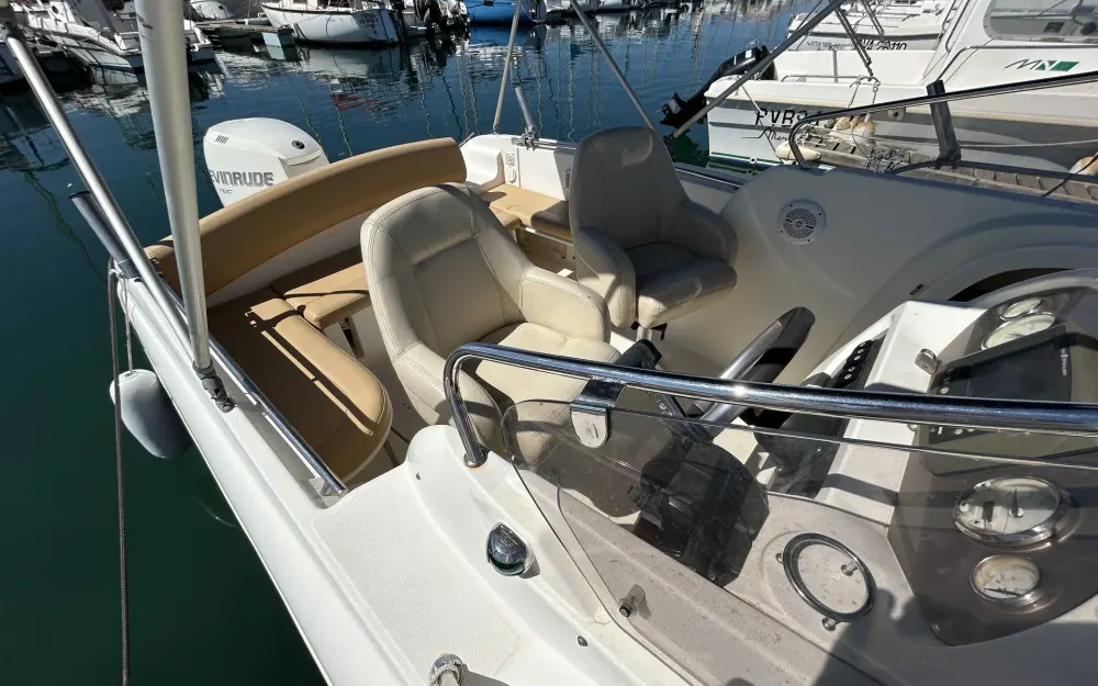 slider 3 Jeanneau Cap Camarat 715 WA