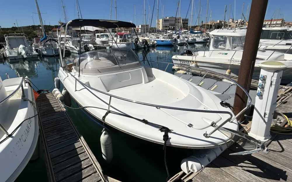 slider 8 Jeanneau Cap Camarat 715 WA