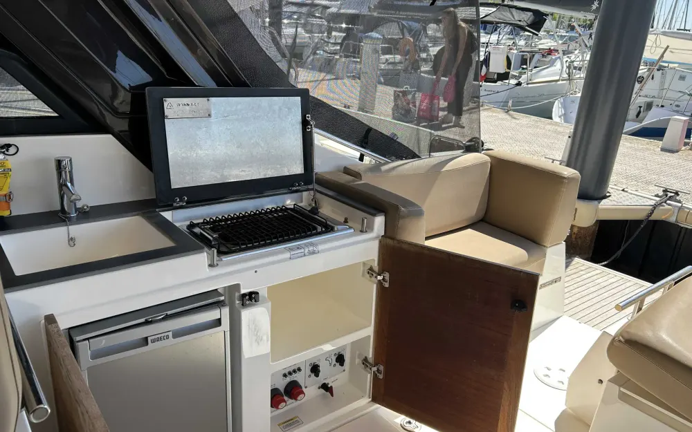 slider 5 Sealine  SC 35