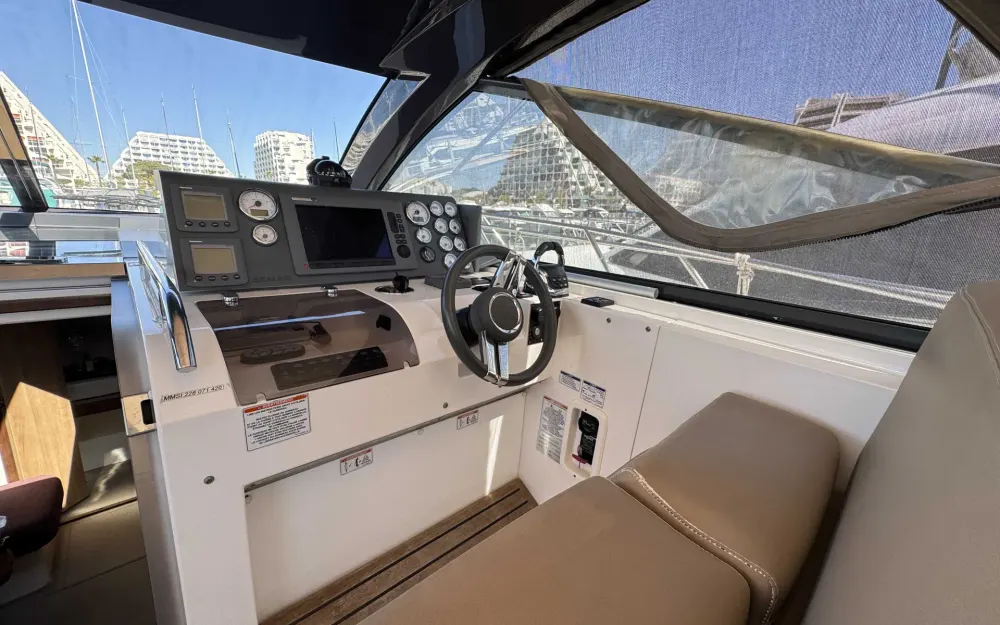 slider 6 Sealine  SC 35
