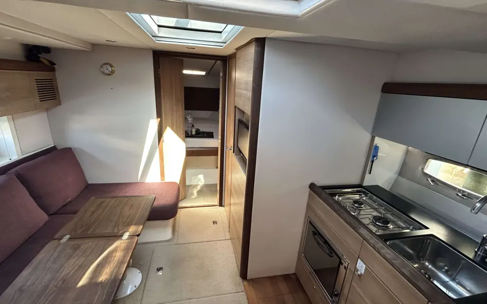 slider 8 Sealine  SC 35