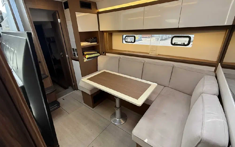 slider 28 Jeanneau Leader 46