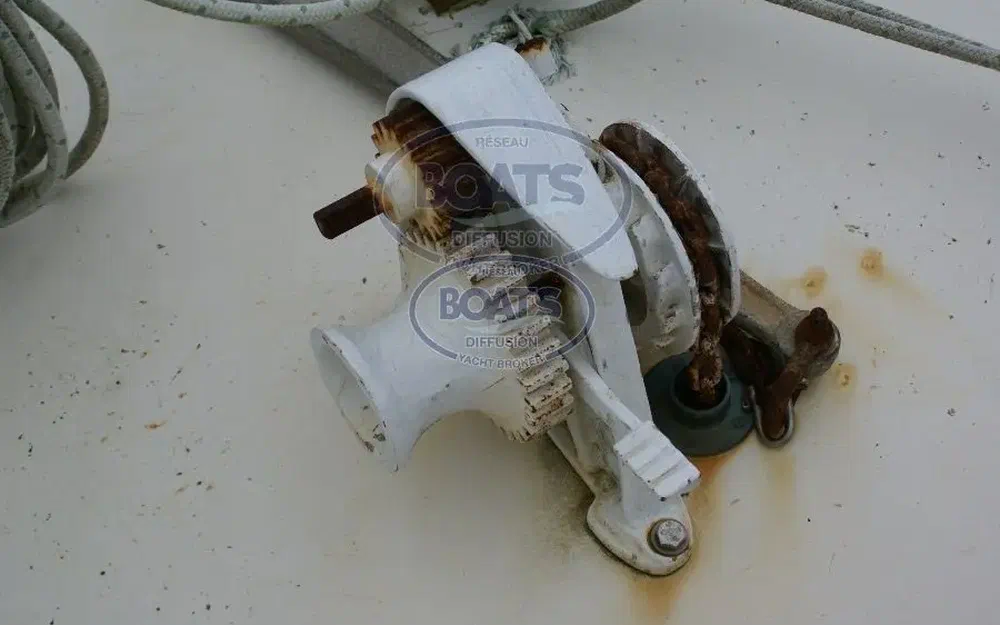 slider 10 Golden Hind 31