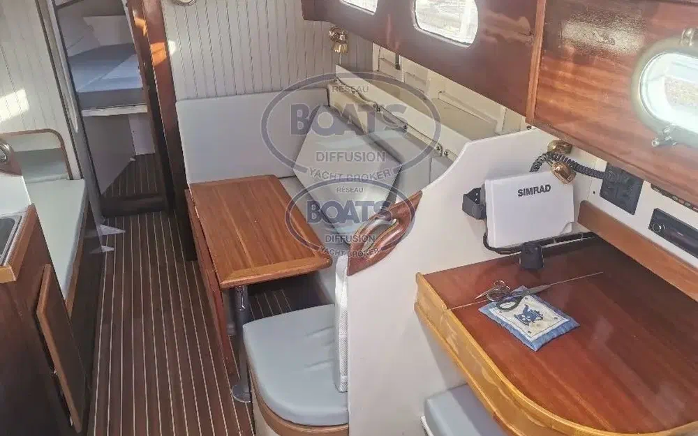 slider 1 Golden Hind 31