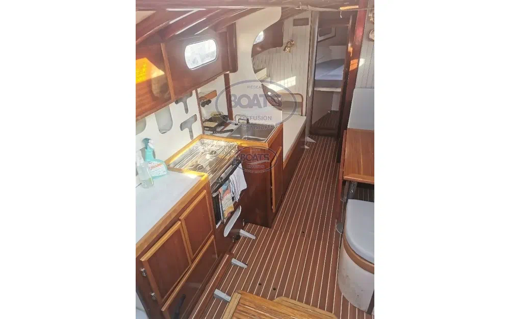 slider 2 Golden Hind 31