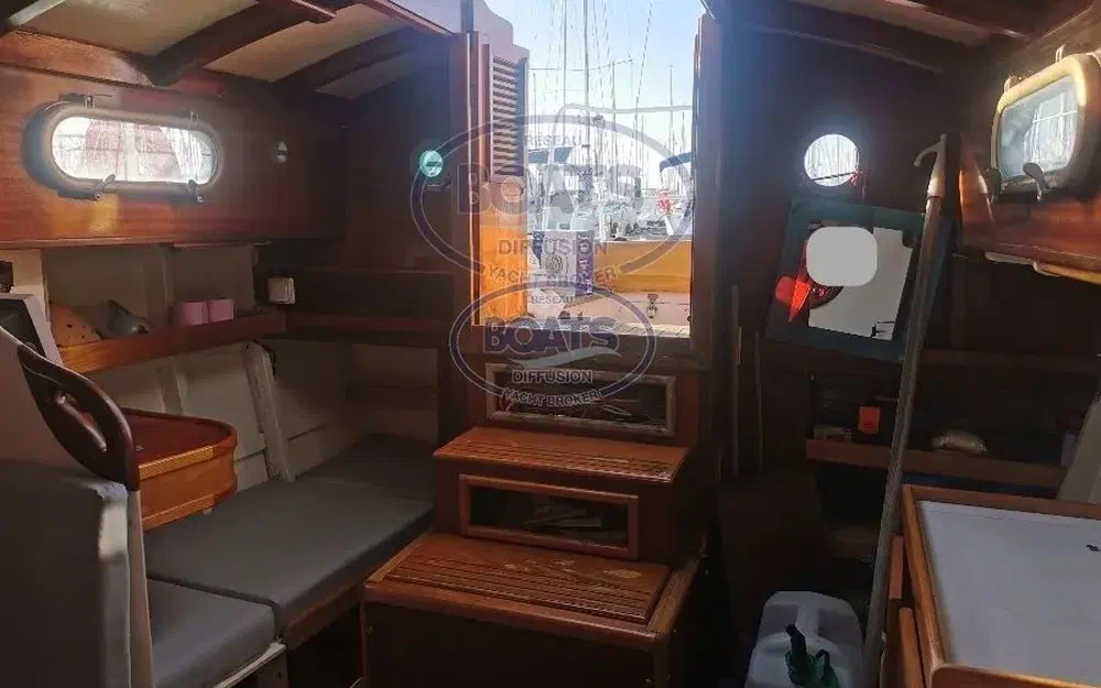 slider 4 Golden Hind 31