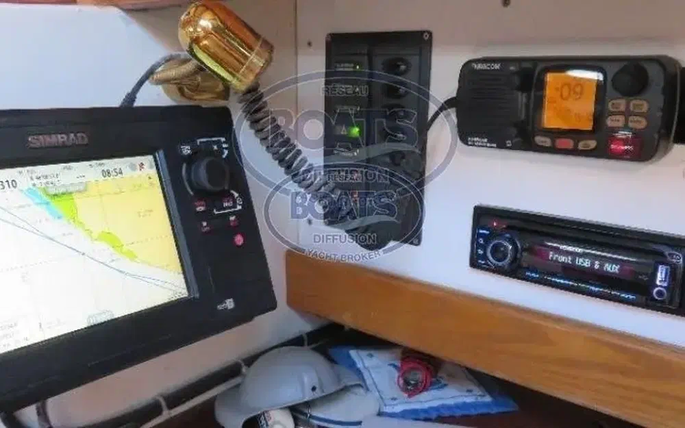 slider 7 Golden Hind 31