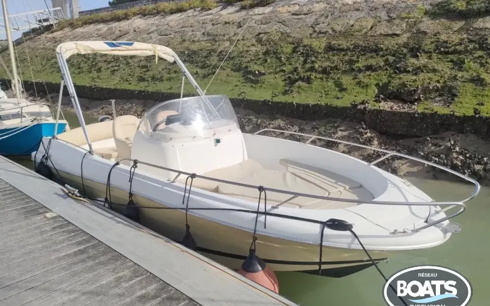 slider 0 Jeanneau Cap Camarat 635 Style