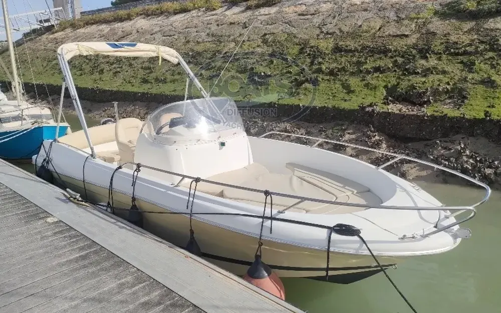 slider 12 Jeanneau Cap Camarat 635 Style
