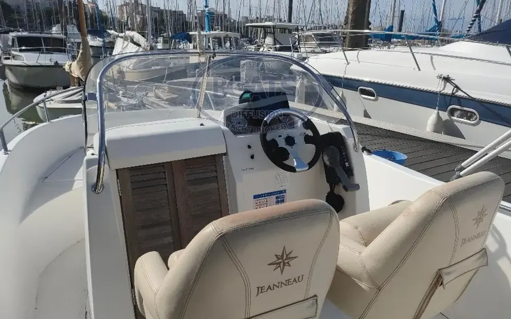 slider 3 Jeanneau Cap Camarat 635 Style