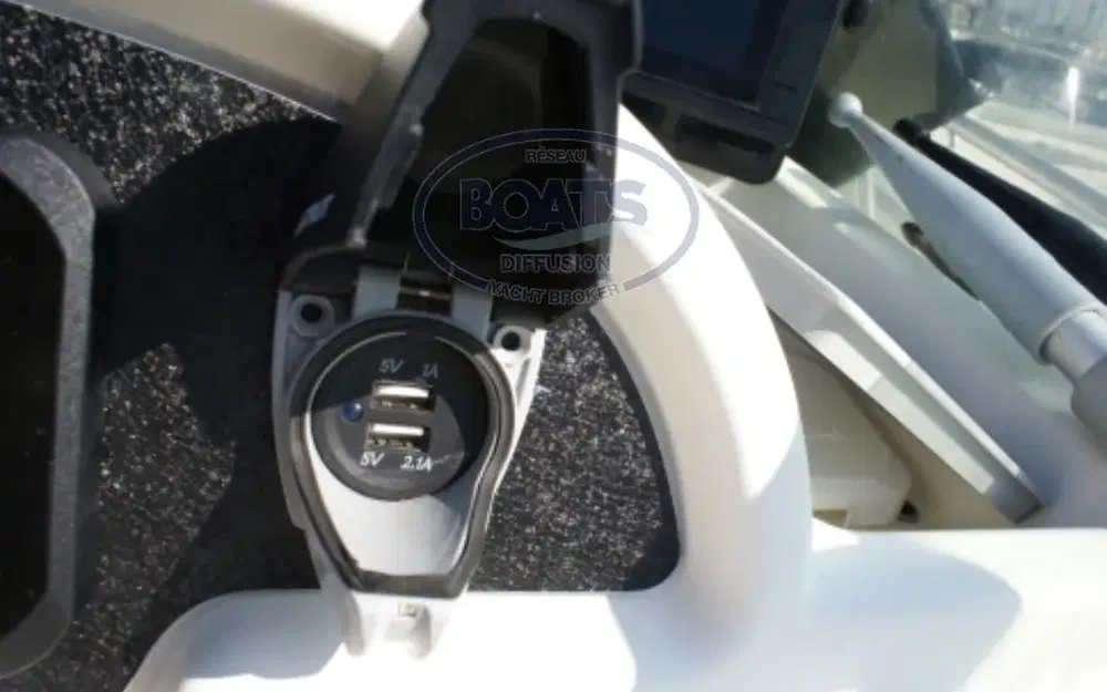 slider 6 Jeanneau Cap Camarat 755