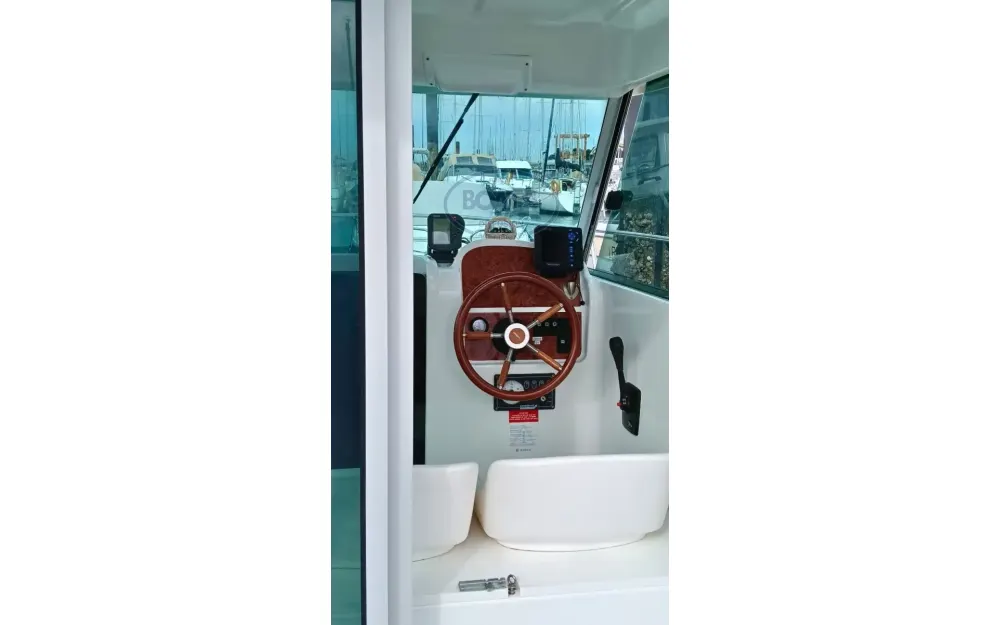 slider 11 Jeanneau Merry Fisher 635