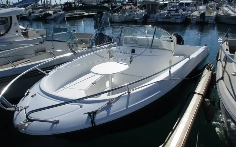 slider 1 Jeanneau Cap Camarat 625