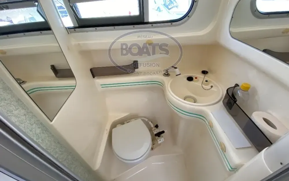 slider 6 Sealine  240 Senator