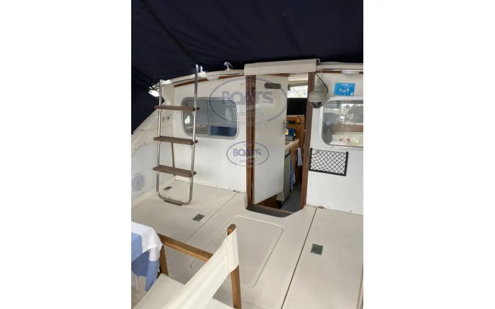 slider 10 Bertram  28 Flybridge