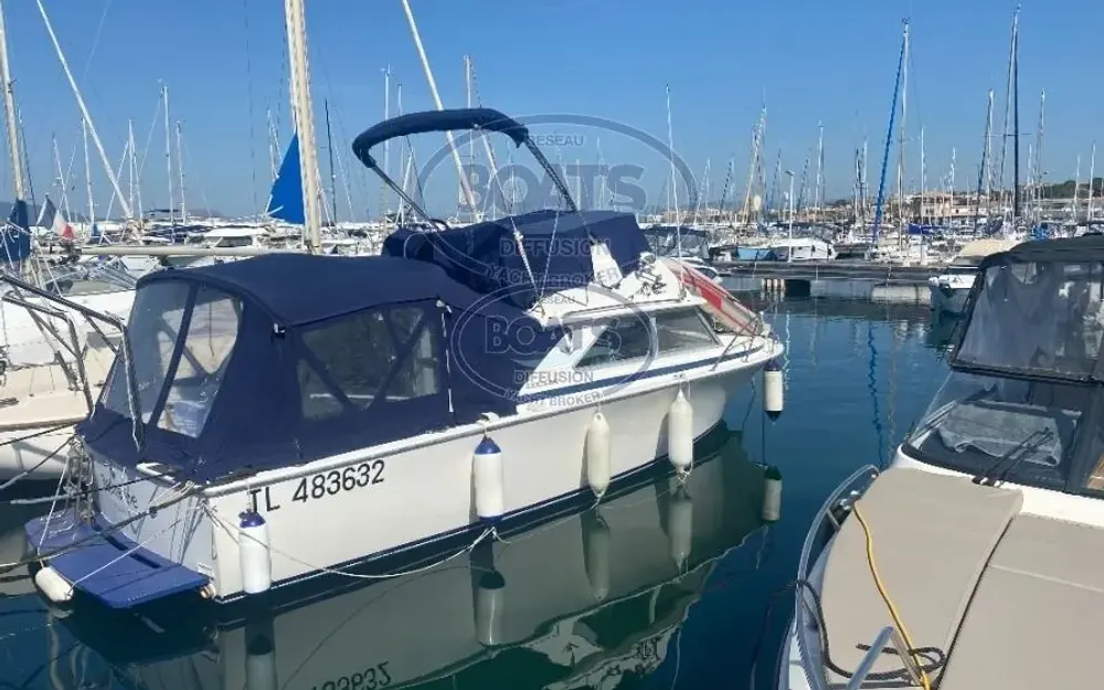 slider 1 Bertram  28 Flybridge