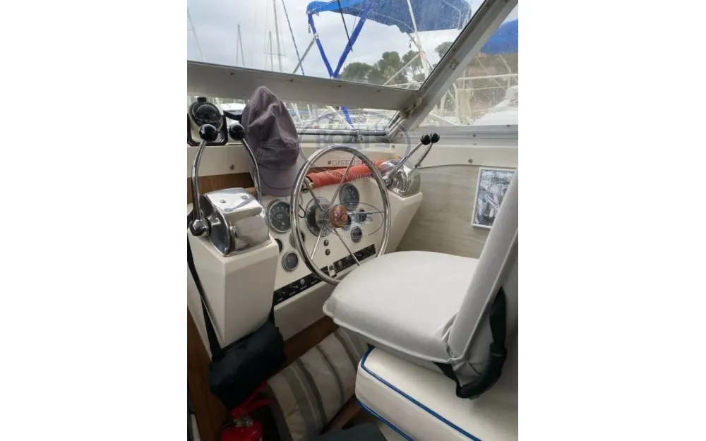 slider 5 Bertram  28 Flybridge
