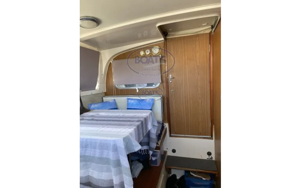slider 6 Bertram  28 Flybridge