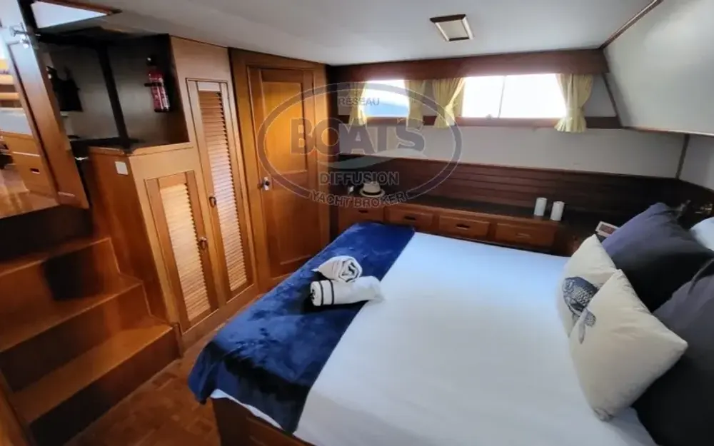 slider 13 Grand Banks  42