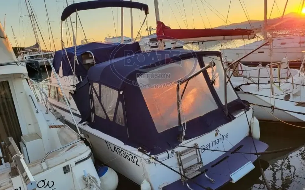 slider 1 Bertram  28 Flybridge