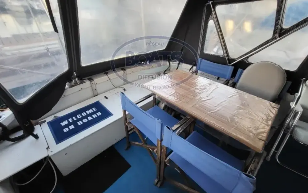 slider 3 Bertram  28 Flybridge