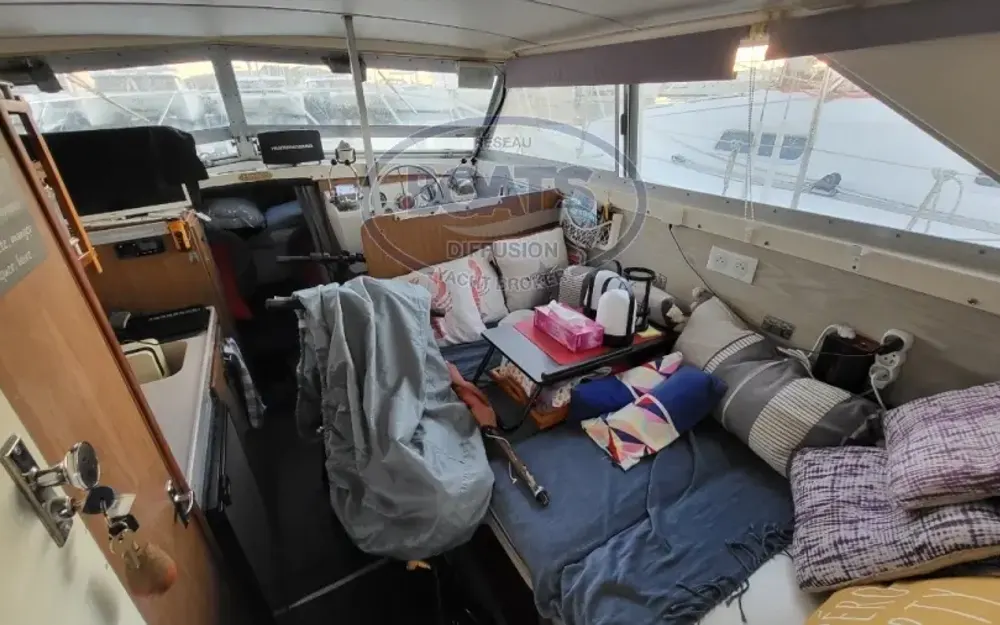 slider 5 Bertram  28 Flybridge