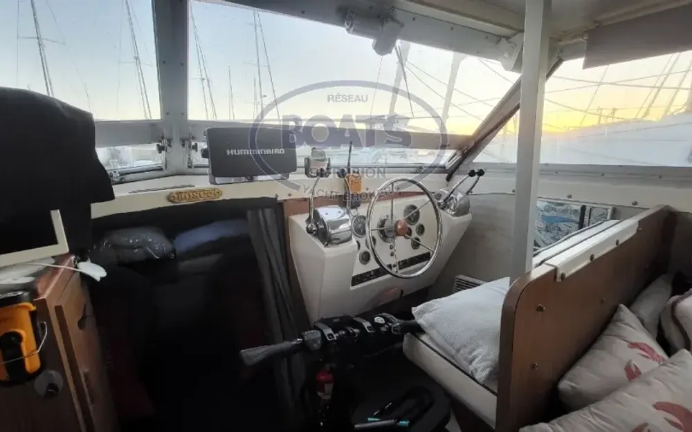slider 6 Bertram  28 Flybridge