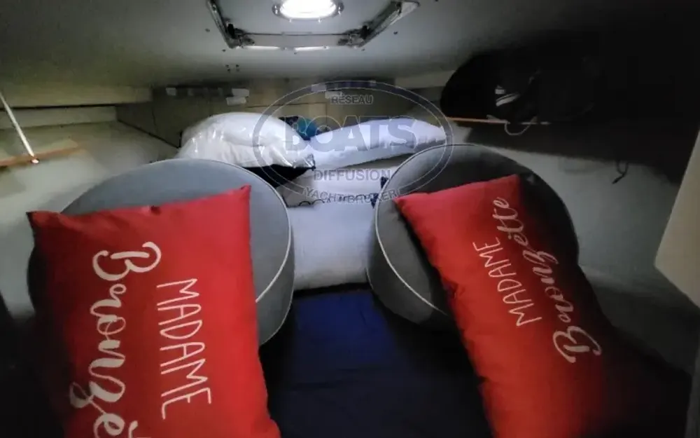 slider 8 Bertram  28 Flybridge