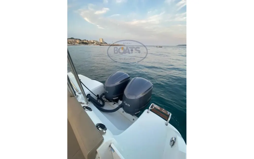 slider 3 Jeanneau Cap Camarat 8.5 CC