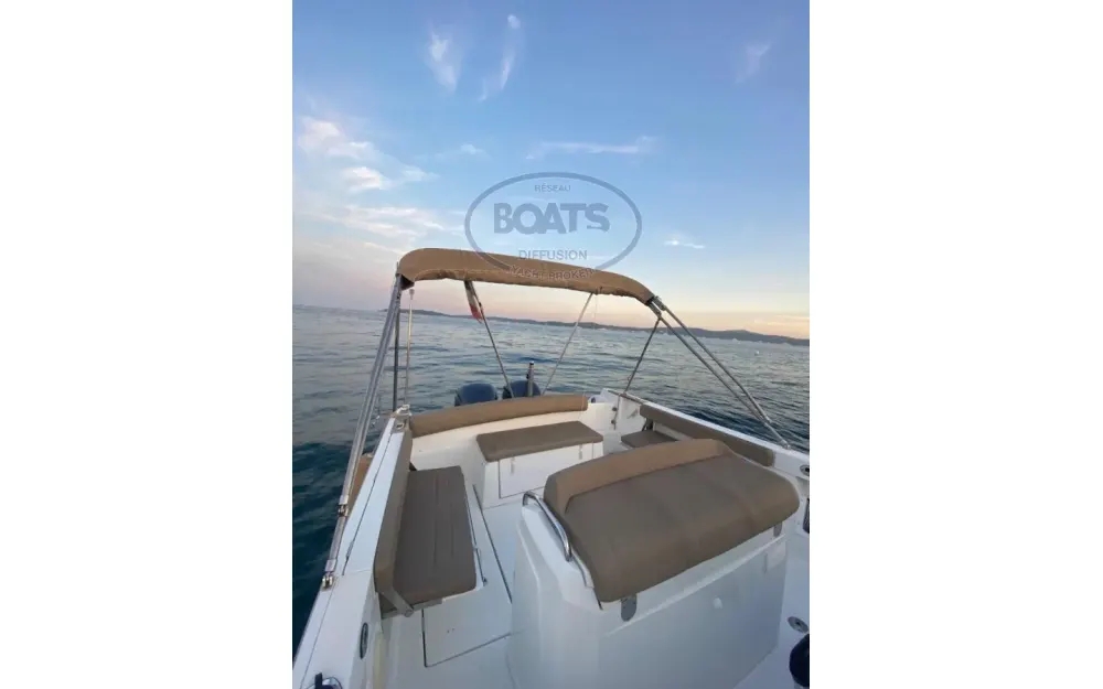 slider 6 Jeanneau Cap Camarat 8.5 CC