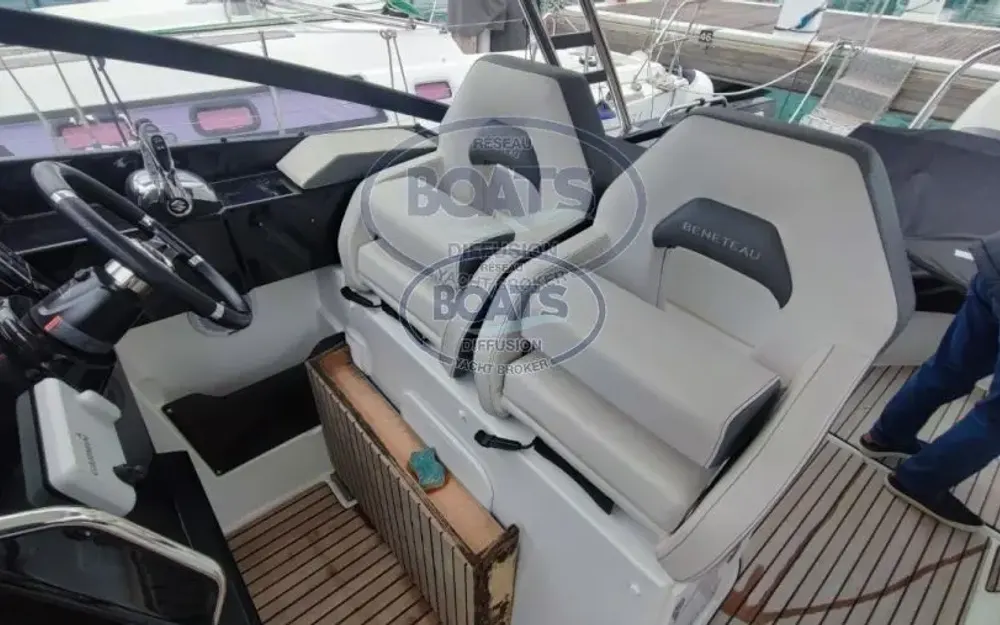 slider 9 Beneteau Flyer 10