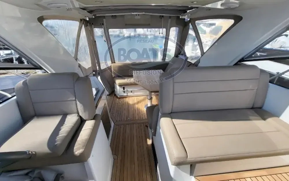 slider 11 Sealine  S330