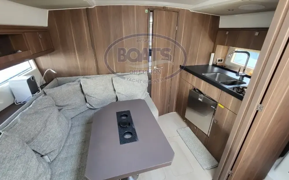 slider 12 Sealine  S330