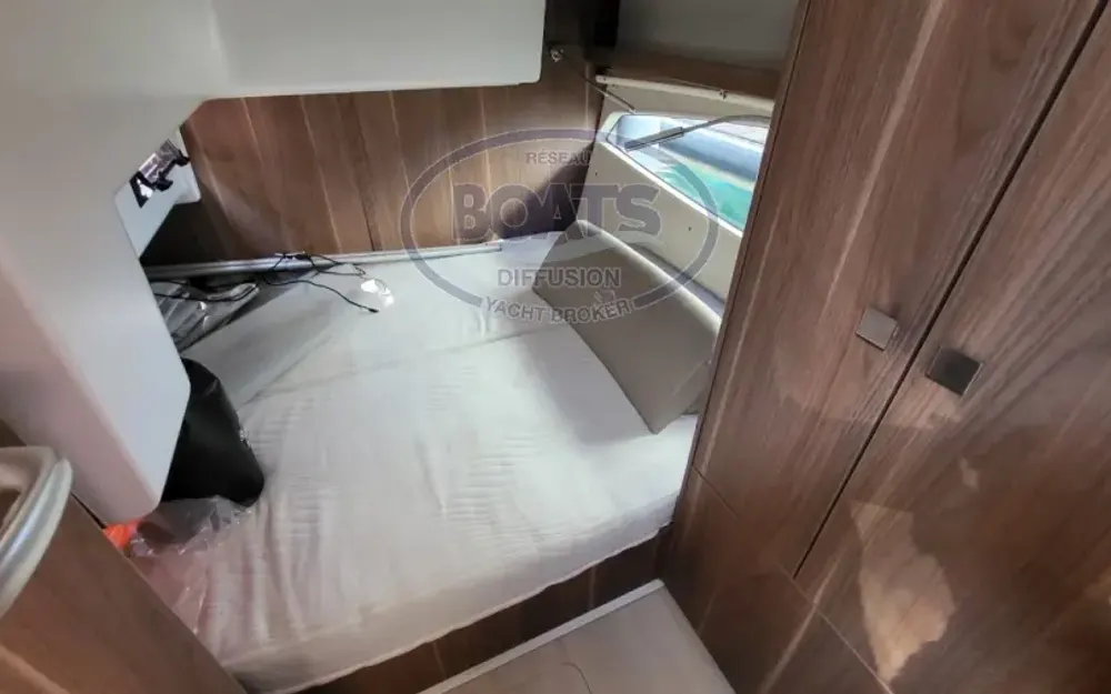 slider 13 Sealine  S330