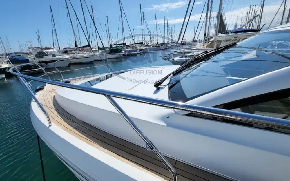 slider 2 Sealine  S330