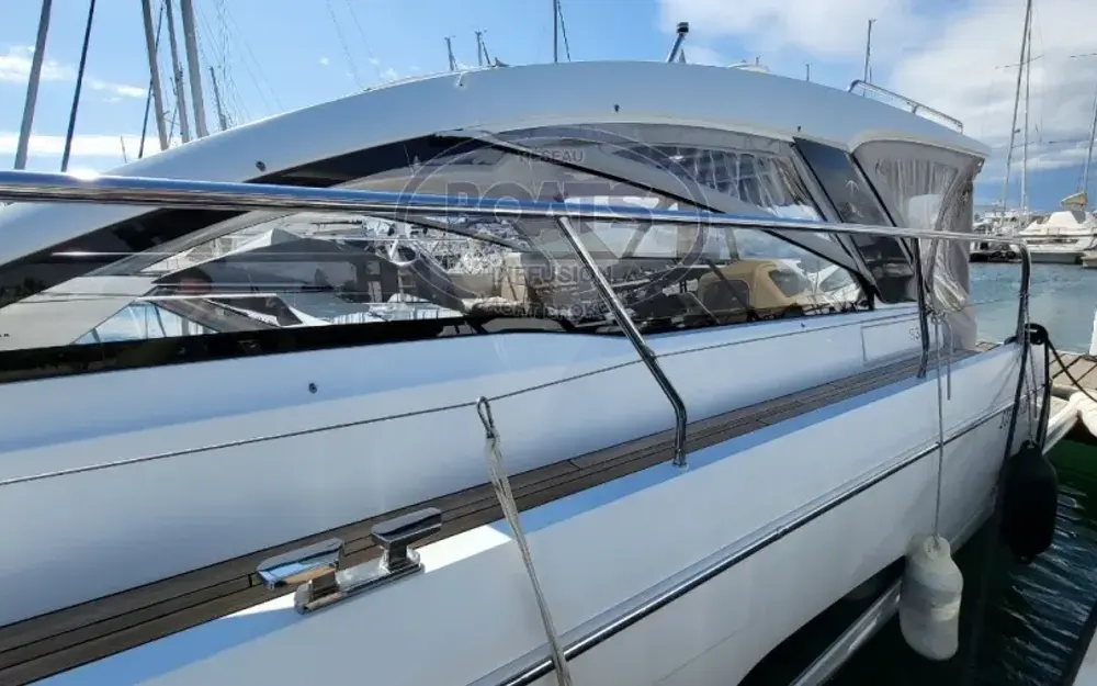 slider 3 Sealine  S330