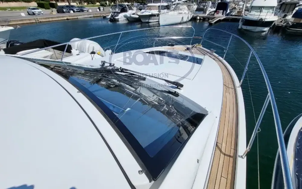 slider 5 Sealine  S330