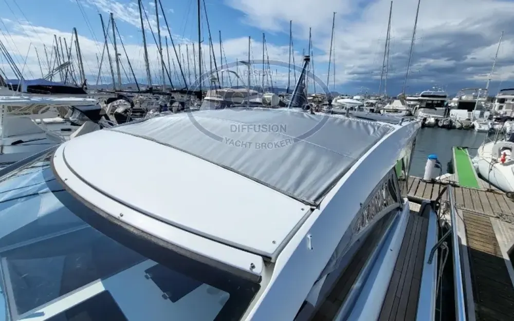 slider 6 Sealine  S330
