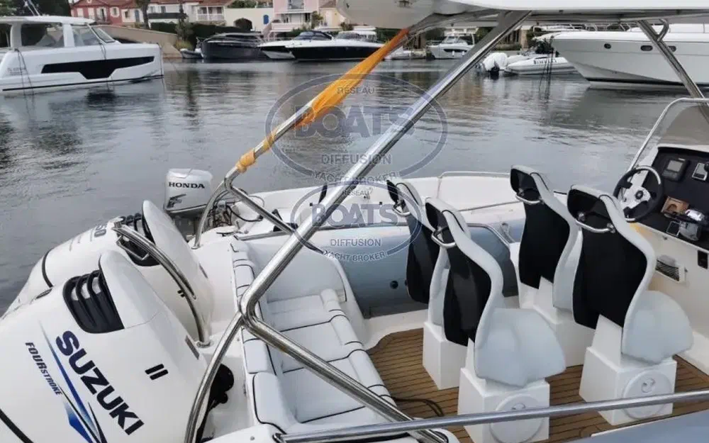 slider 11 Hysucat 28' Rib