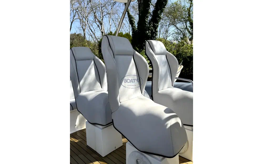 slider 8 Hysucat 28' Rib