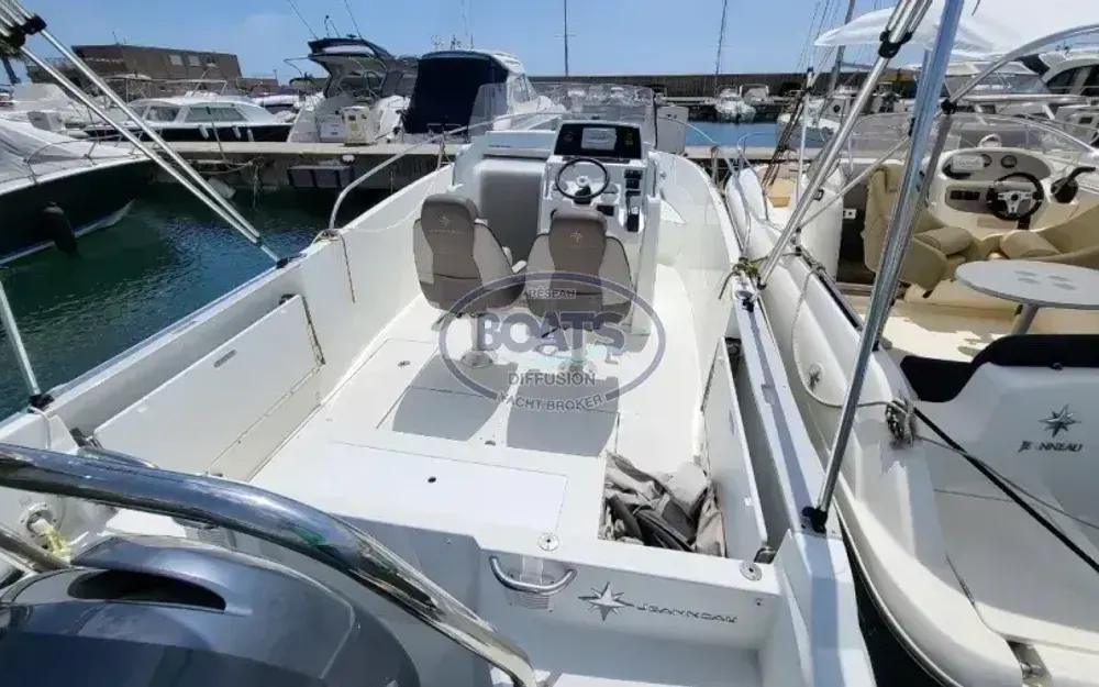 slider 6 Jeanneau Cap Camarat 7.5 CC Serie 2