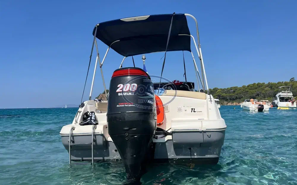 slider 11 Jeanneau Cap Camarat 715