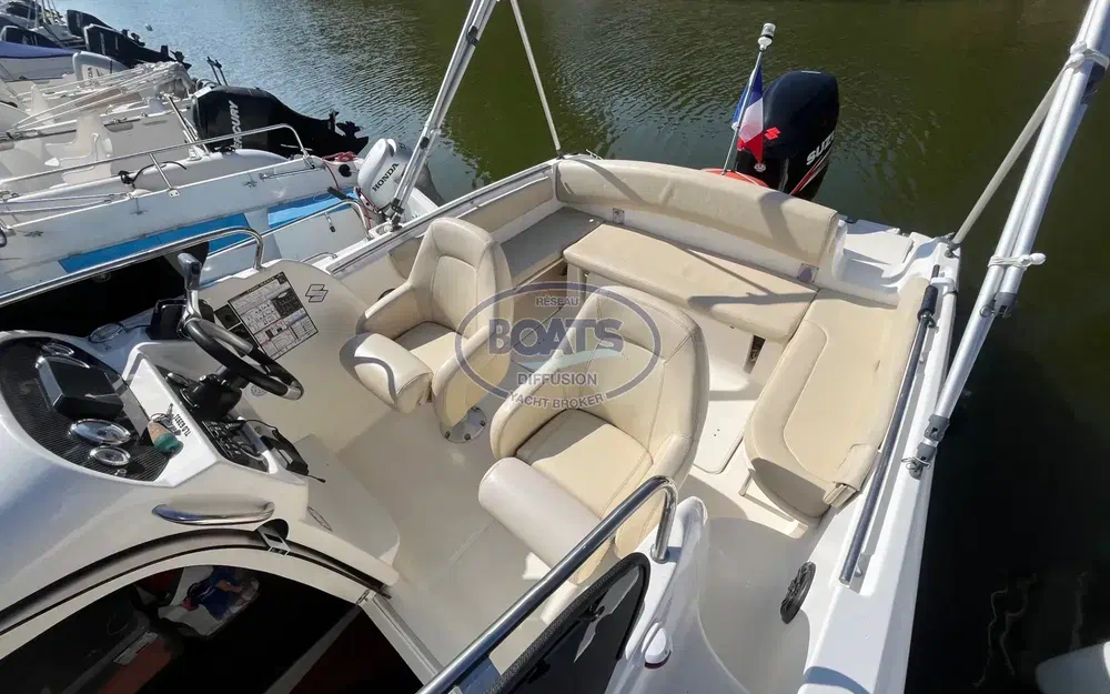 slider 2 Jeanneau Cap Camarat 715