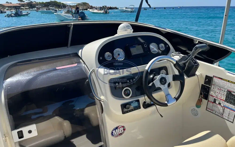 slider 4 Jeanneau Cap Camarat 715