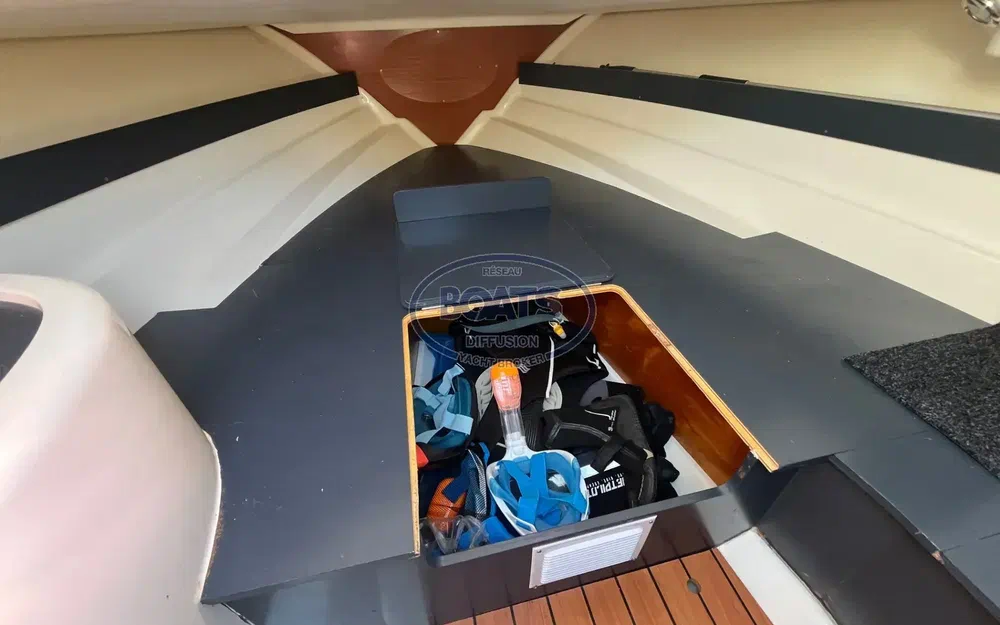 slider 6 Jeanneau Cap Camarat 715