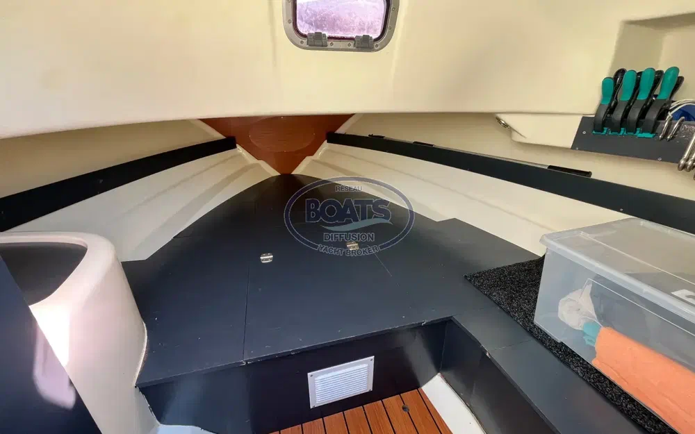 slider 7 Jeanneau Cap Camarat 715