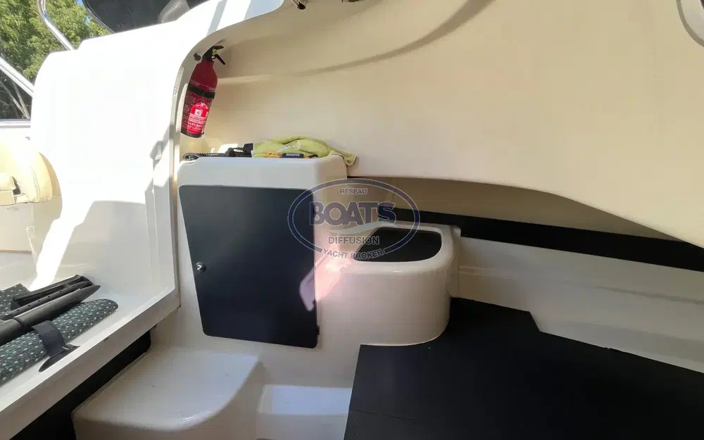 slider 8 Jeanneau Cap Camarat 715