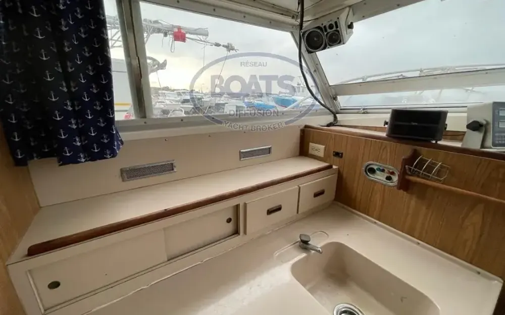 slider 9 Bertram  28 Flybridge