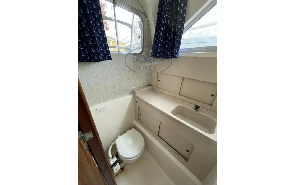 slider 10 Bertram  28 Flybridge